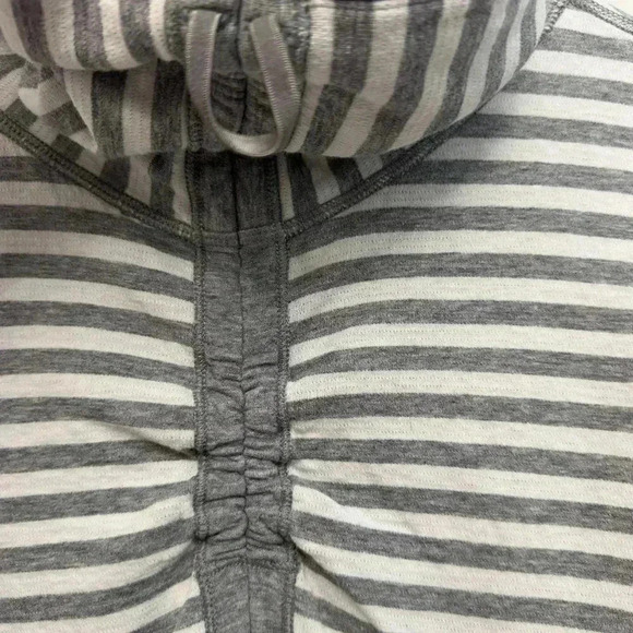 Lululemon In A Cinch Long Sleeve Pullover Sweater Reversible Grey Women's Medium - Picture 13 of 15